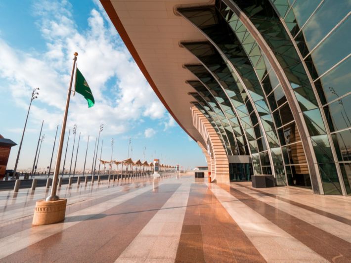 توقف مطار جدة عن العمل مساء الخميس 